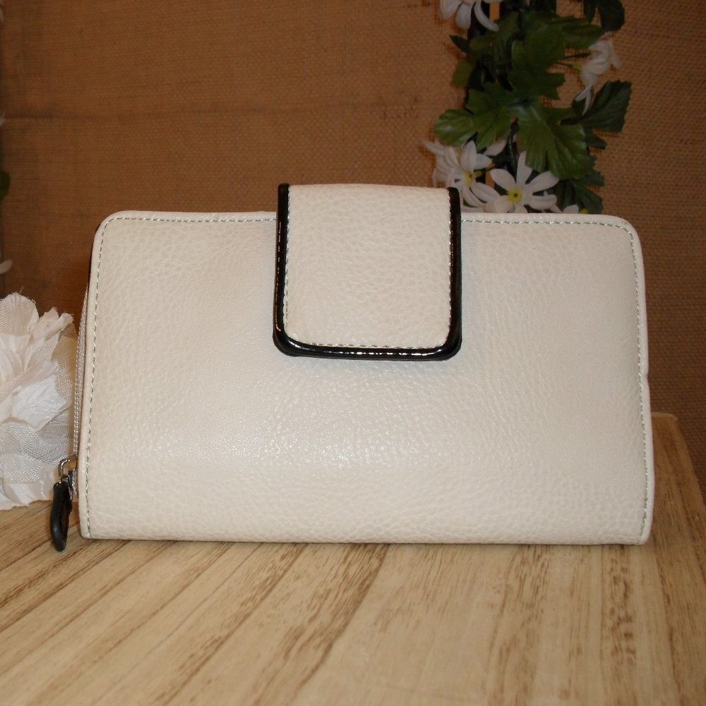 Buttercream & Patent Zip/Snap Wallet NWOT